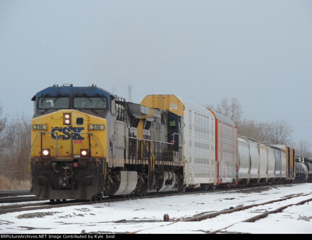 CSX 516 on M626